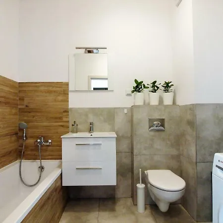 Airport Blue Apartment *